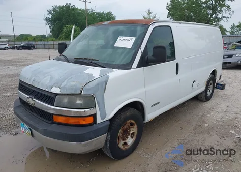2005 Chevrolet Express from USA, damaged, VIN 1GCHG35U951218001